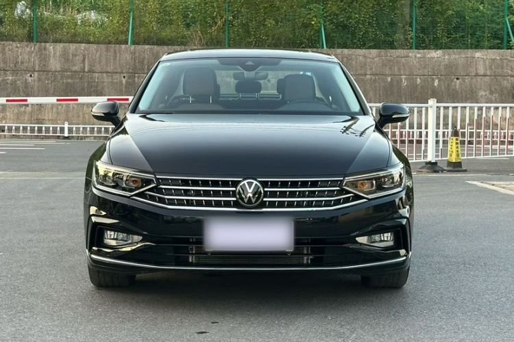 大众 迈腾 2023款 200万辆纪念版 330TSI DSG豪华型车身外观6004