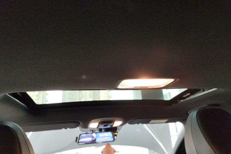 现代 伊兰特 2022款 240TGDi DCT LUX尊贵版局部细节22