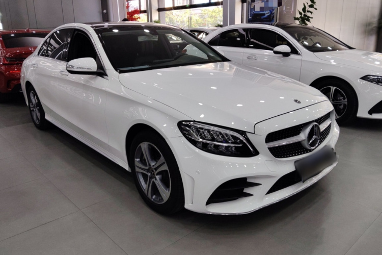 奔驰C级 2020款 改款 C 260 L 运动版车身外观3