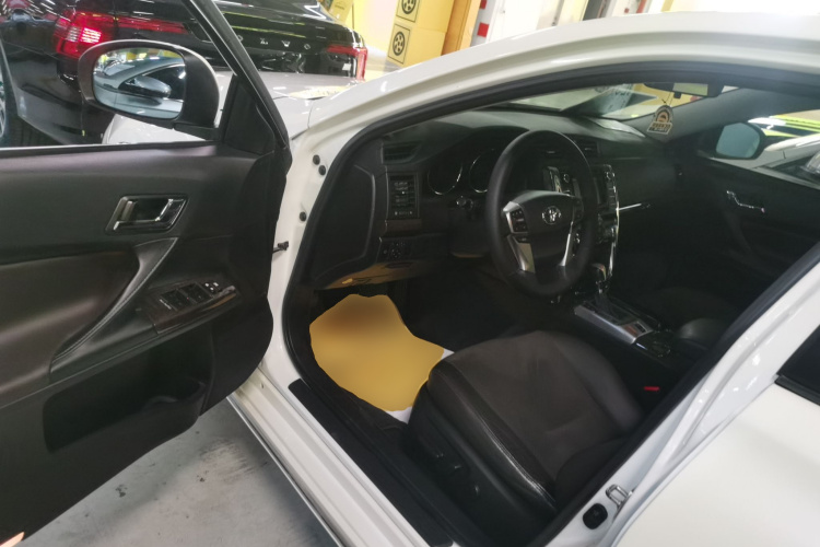 丰田 锐志 2013款 2.5V 尚锐版中控内饰7003