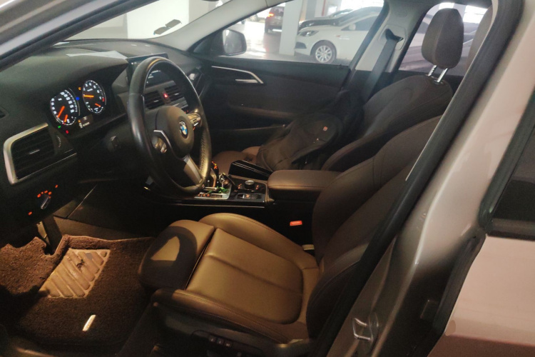 宝马1系 2020款 120i M运动套装中控内饰19