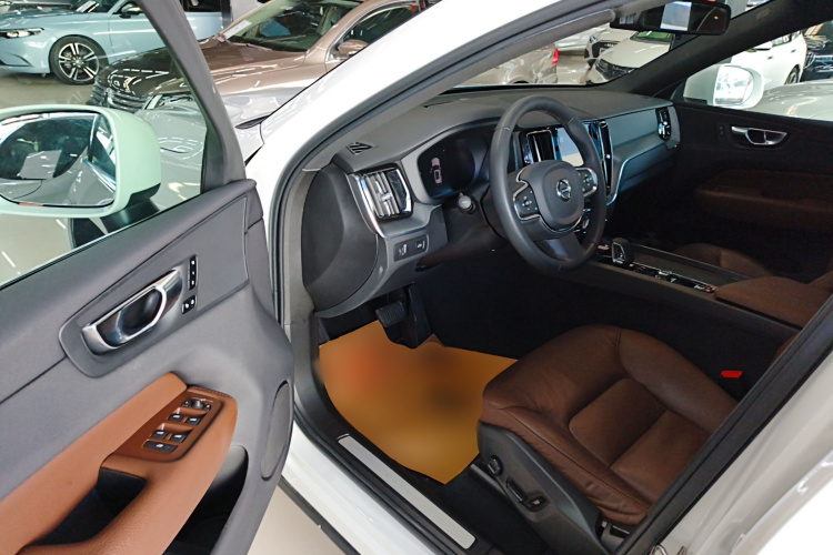 沃尔沃XC60 2022款 B5 四驱智逸豪华版中控内饰20