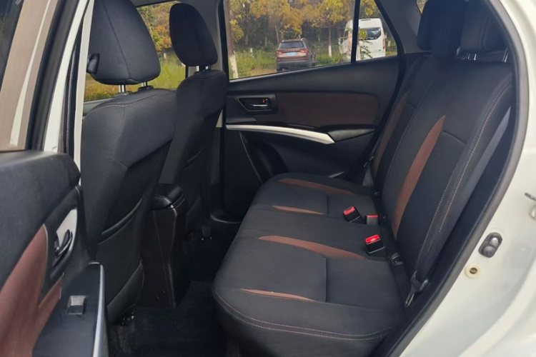 铃木 骁途 2017款 1.6L 手动两驱都市时尚型中控内饰7003