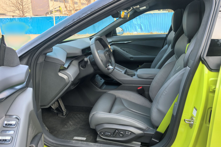 小鹏P7 2025款 750 四驱高性能 Ultra局部细节19