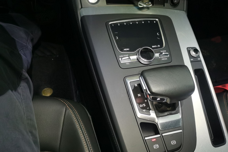 奥迪Q5L 2018款 40 TFSI 荣享时尚型 国V局部细节18