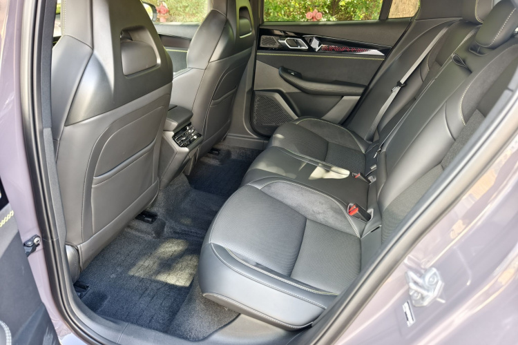 领克03 2025款 2.0TD DCT冠军版Pro中控内饰7003