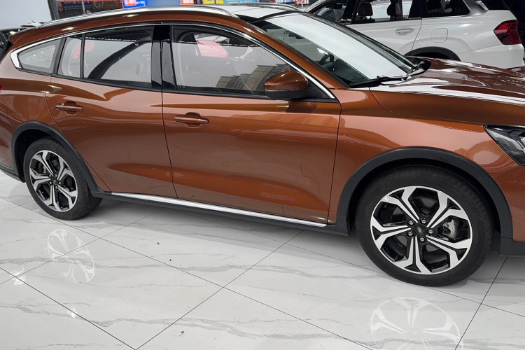 福特 福克斯 2021款 猎装版 EcoBoost 180 自动猎潮型车身外观6002