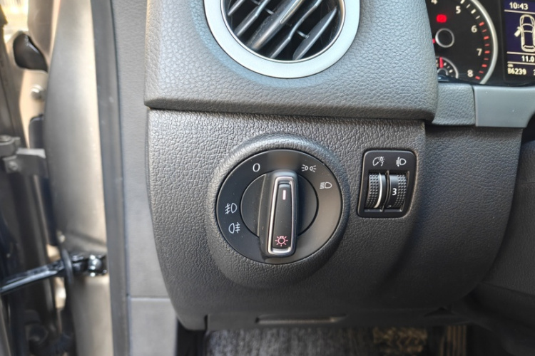 大众 途观 2015款 1.8TSI 自动两驱舒适版中控内饰7009