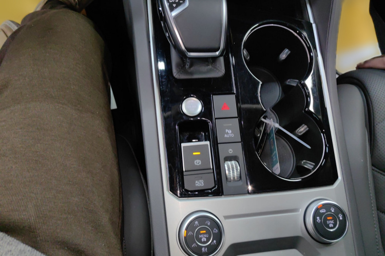 大众 途锐 2023款 3.0TSI 锐享版 经典运动套装局部细节18