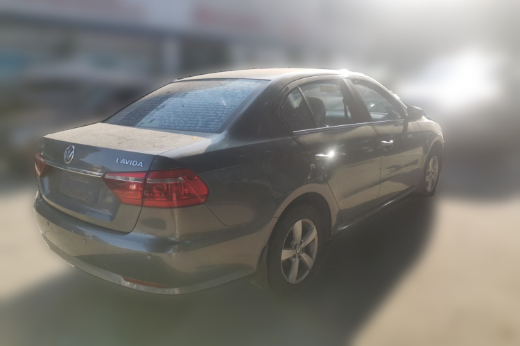 大众 朗逸 2013款 改款经典 1.6L 手动风尚版车身外观7