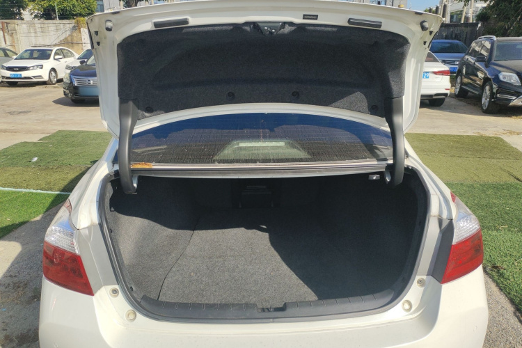 本田 雅阁 2014款 2.4L LX 舒适版机舱底盘23