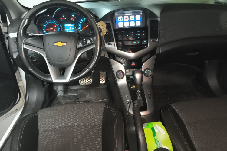 雪佛兰 科鲁兹 2013款 掀背 1.6T 自动旗舰型中控内饰12