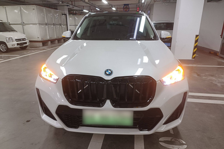 宝马iX1 2023款 eDrive25L M运动套装车身外观2