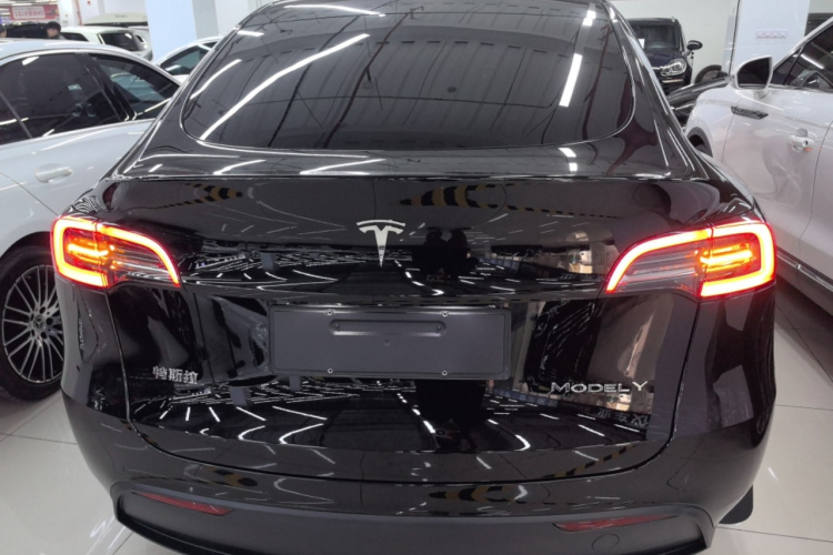 特斯拉 Model Y 2022款 改款 后轮驱动版车身外观6