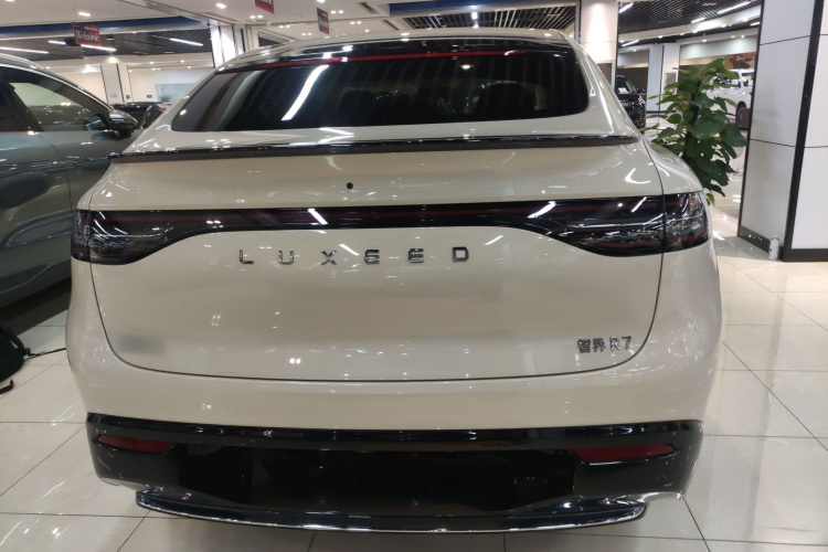 鸿蒙智行 智界R7 2025款 增程 251km Max车身外观6