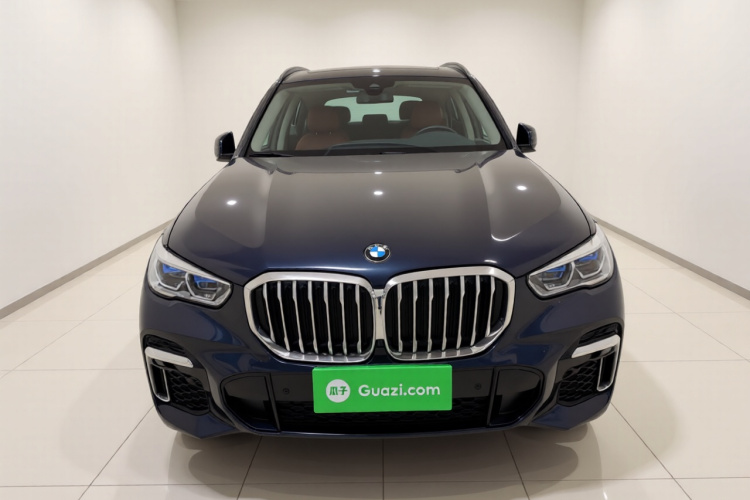 宝马X5 2022款 xDrive 30Li 尊享型M运动套装车身外观2
