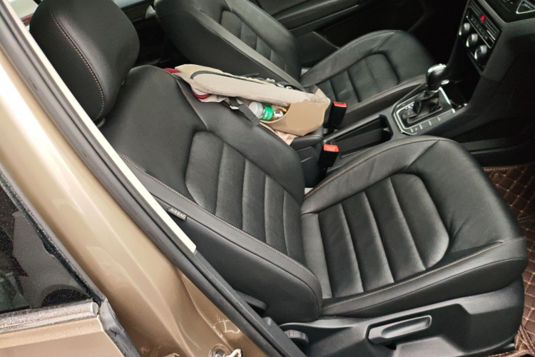 大众 高尔夫·嘉旅 2016款 230TSI 自动豪华型局部细节41