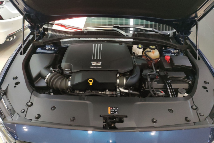 凯迪拉克GT4 2023款 25T 风尚型机舱底盘24