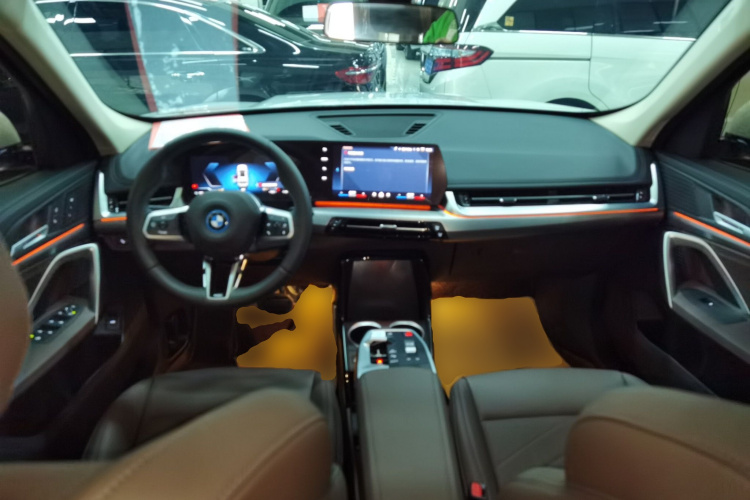 宝马iX1 2023款 eDrive25L M运动套装中控内饰12