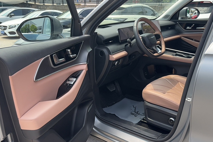 奇瑞 瑞虎8 L 2024款 2.0T 两驱尊贵版 5座中控内饰7007