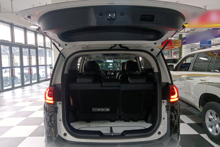 广汽传祺 传祺M8 2023款 领秀系列 390T 尊享版机舱底盘23