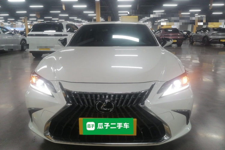 雷克萨斯ES 2022款 200 卓越版车身外观2
