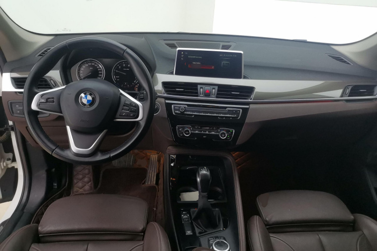 宝马X1 2019款 xDrive20Li 尊享型中控内饰12