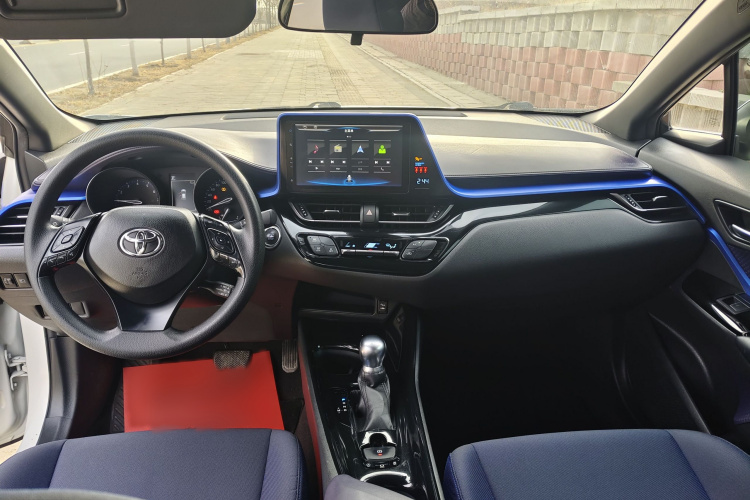 丰田C-HR 2018款 2.0L 领先版 国V中控内饰7001