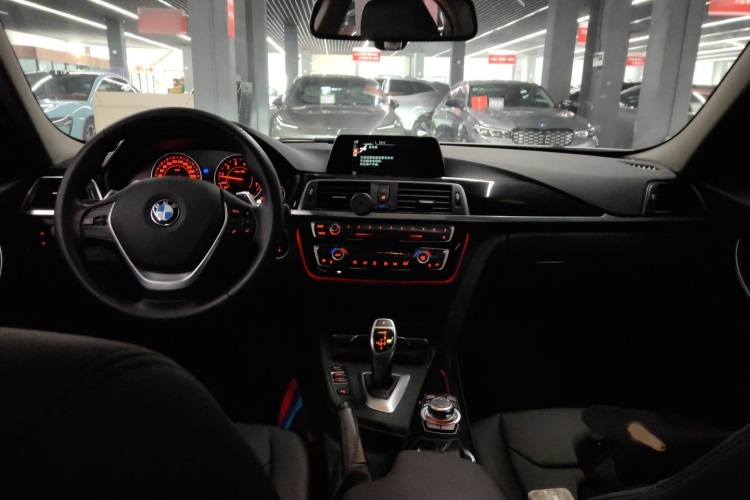 宝马3系 2017款 320Li M运动型中控内饰7002