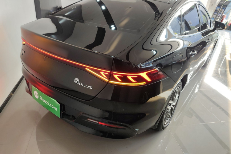 比亚迪 秦PLUS 2023款  冠军版 DM-i 120KM超越型车身外观6005