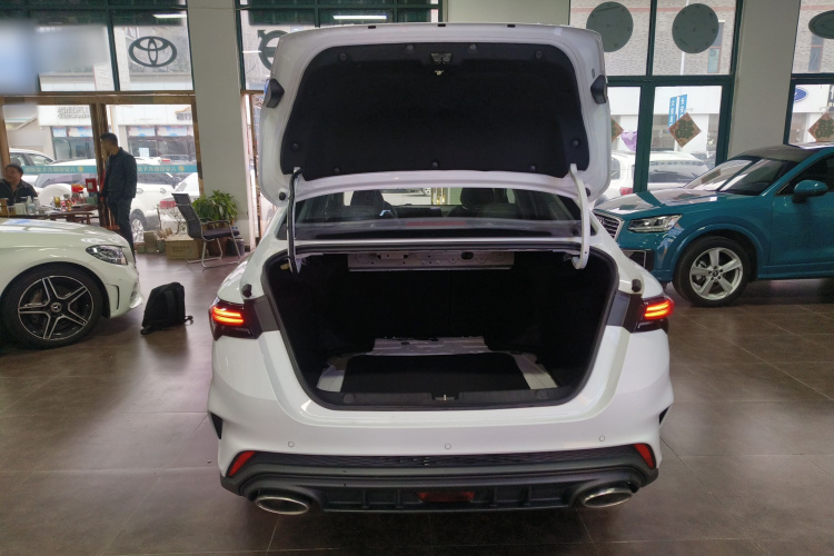 吉利汽车 2022款 缤瑞COOL 1.5T DCT电掣版机舱底盘23