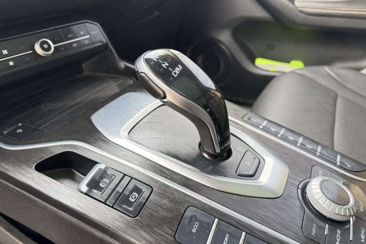 魏牌 VV6 2020款 2.0T 两驱智享+局部细节18