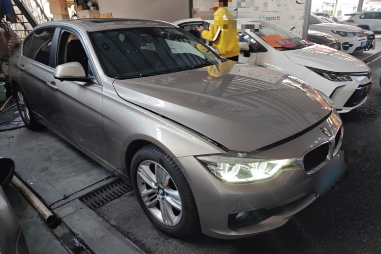 宝马3系 2016款 320Li 时尚型车身外观3