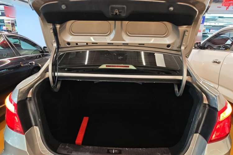 长安 逸动 2016款 1.6L 自动风尚型机舱底盘23