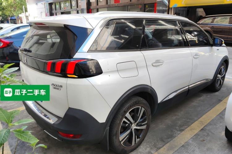 标致5008 2017款 380THP 7座精英版车身外观7