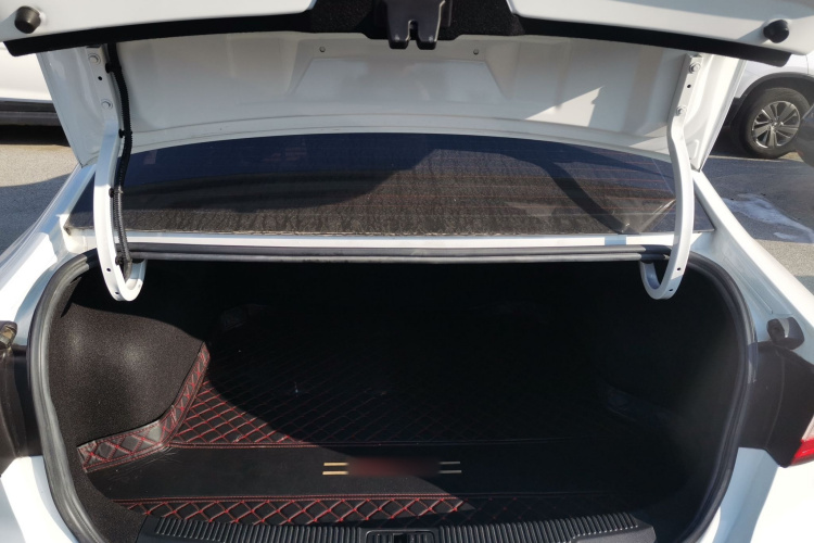 荣威i5 2020款 1.5L 手动4G互联领豪版机舱底盘23