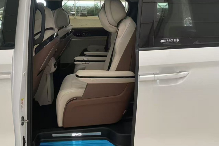 比亚迪 夏 2025款 DM-i 1.5T 180km 超越型中控内饰7006