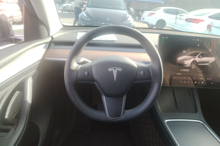 特斯拉 Model Y 2022款 改款 后轮驱动版中控内饰13