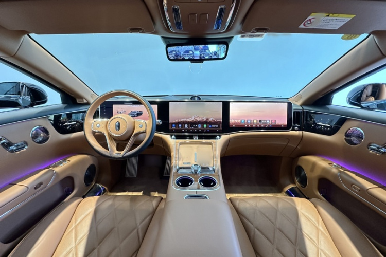 鸿蒙智行 尊界S800 2025款 增程 星辉行政版 4座中控内饰7006