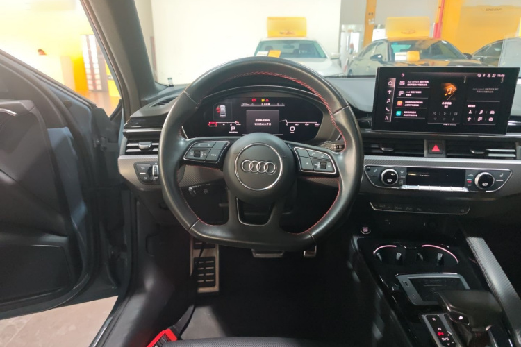 奥迪A4L 2022款 40 TFSI quattro RS套件燃速型局部细节13