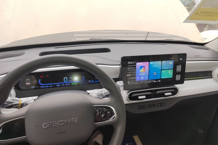 吉利银河 熊猫 2025款 210km 元气熊中控内饰7002