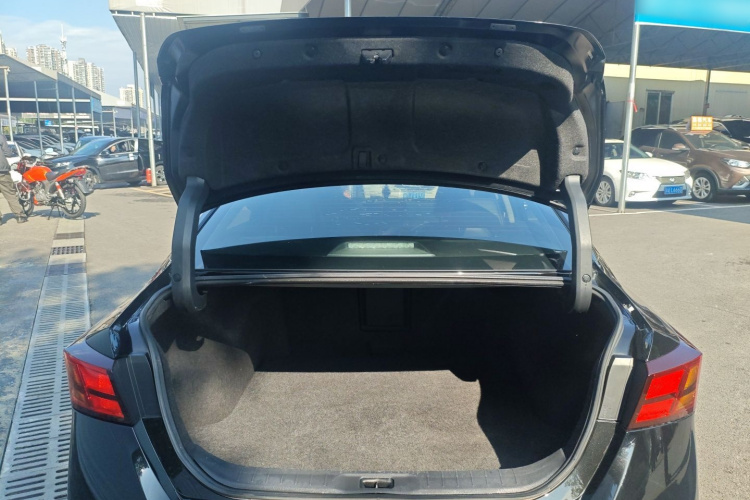 日产 天籁 2021款 2.0L XL 舒适版机舱底盘23