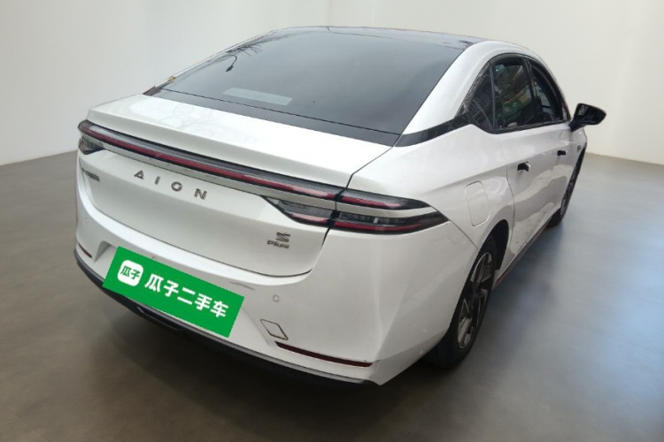 埃安 AION S Plus 2021款 70 智领版车身外观7