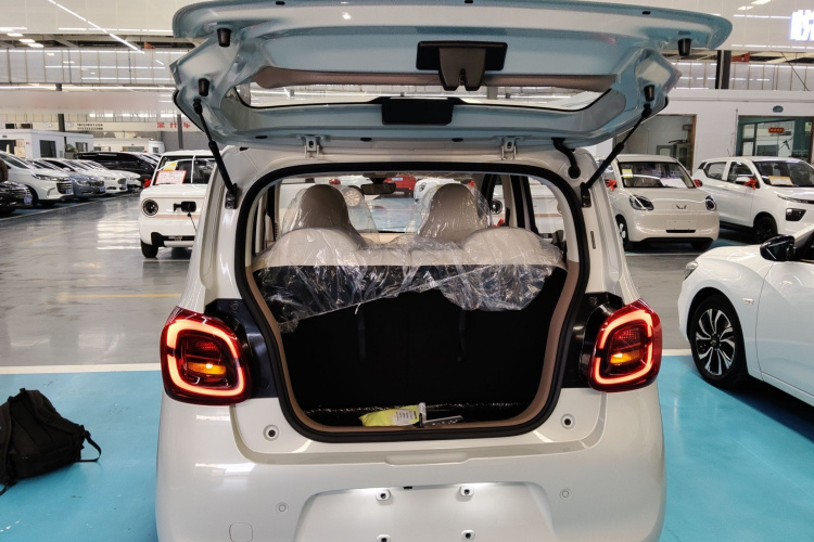 五菱汽车 宏光MINIEV 2025款 四门版 进阶款机舱底盘23