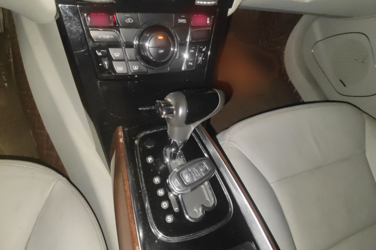 红旗H7 2013款 2.0T 豪华型局部细节18