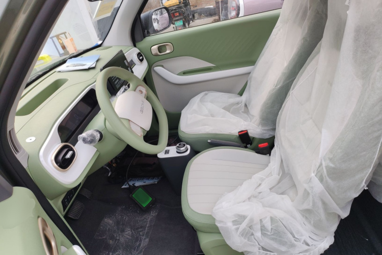 吉利银河 2025款 210km 熊猫骑士中控内饰19