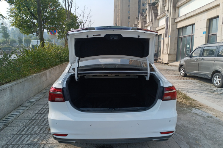 荣威i6 2017款 20T 自动旗舰版机舱底盘23