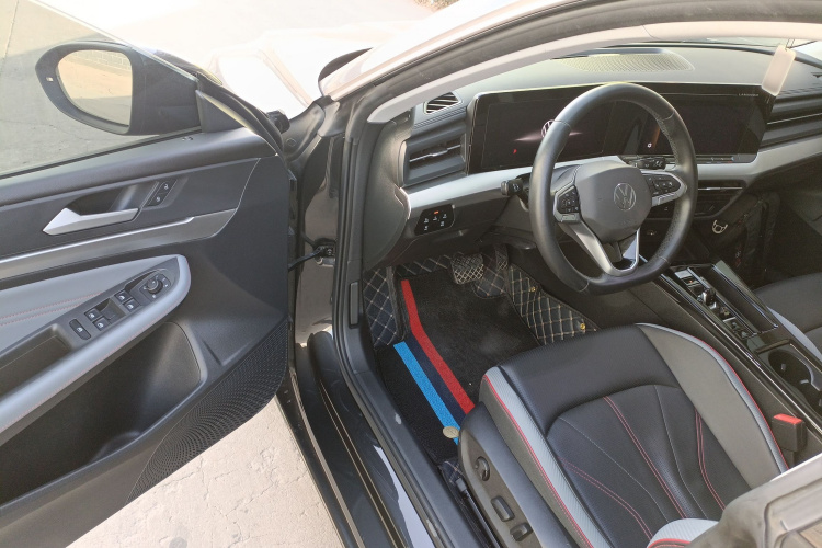 大众 2022款 凌渡L 280TSI DSG炫辣版中控内饰7003