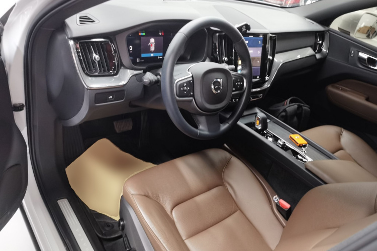 沃尔沃XC60 2025款 B5 四驱智逸豪华版中控内饰7003