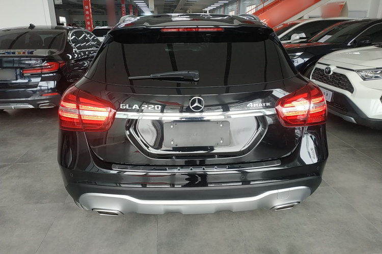 奔驰GLA 2017款 GLA 220 4MATIC 豪华型车身外观6